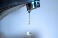 شایعه آلودگی آب تهران پس از انفجار مخازن نفتی تکذیب شد