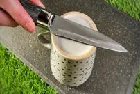 (ویدئو) یک روش جدید برای تیز کردن چاقو با استفاده از لیوان سرامیکی