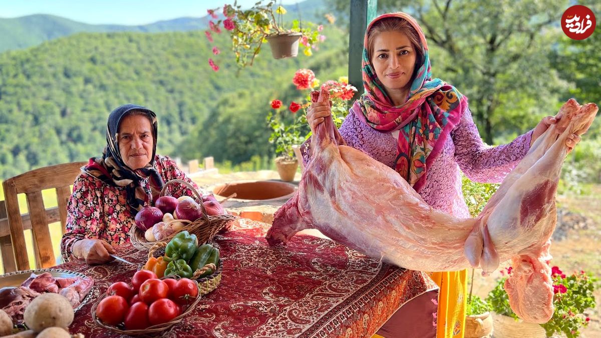 ببینید؛ غذای روستایی در ایران؛ کباب کردن بره طعم دار شده در تنور و پخت نان