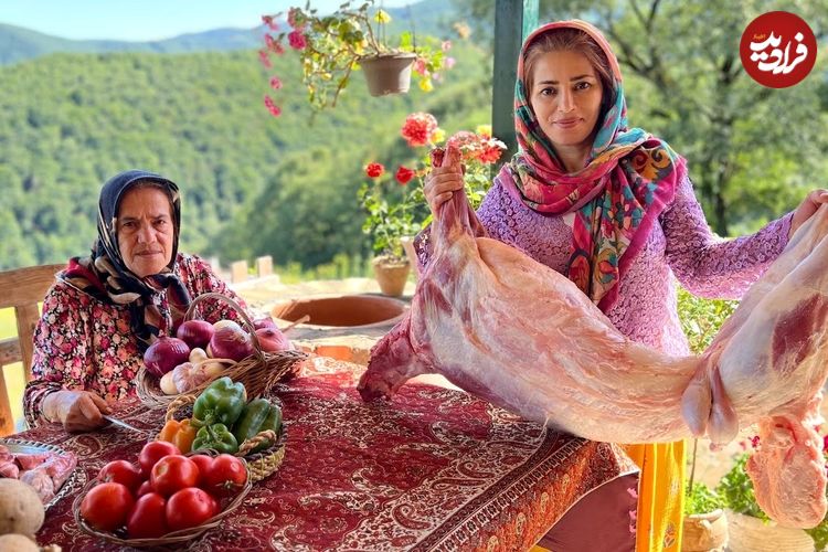 ببینید؛ غذای روستایی در ایران؛ کباب کردن بره طعم دار شده در تنور و پخت نان