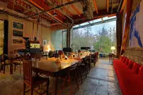 عکس؛ صف عجیب مردم مقابل یک کافه کریسمسی در تهران!