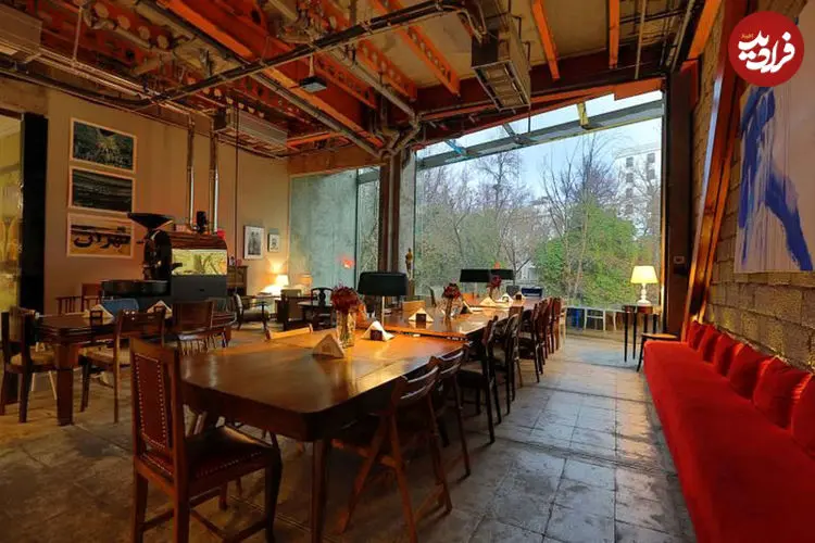 عکس؛ صف عجیب مردم مقابل یک کافه کریسمسی در تهران!