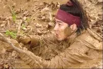 عکس| سفر زمان؛ «جومونگ» در حال امضا دادن به یک هوادار در کافه؛ 4 سال بعد از سریال جومونگ