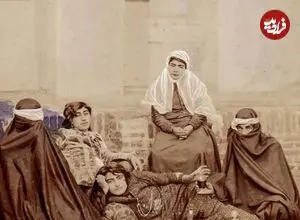 عکس| سفر به تاریخ؛ دو دختر نوجوان تهرانی با لباس اعیانی در دوره قاجار