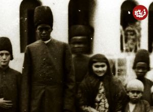 عکس؛ سفر در زمان؛ «گروهی از زنان ناصرالدین شاه و خواجه‌های آفریقایی» در کرج؛ سال 1262