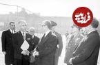 عکس؛ سفر در زمان؛ «محمدرضا پهلوی و هویدا در یک مانور در بندرعباس»؛ سال 57