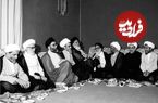 عکس؛ سفر به تاریخ؛ «رهبر انقلاب» در کنار «آیت‌الله روح‌الله خاتمی، پدر سید محمد خاتمی»؛ دهۀ 1360