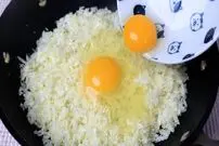 ببینید| طرز تهیه یک غذای جدید با کلم و دو تخم مرغ