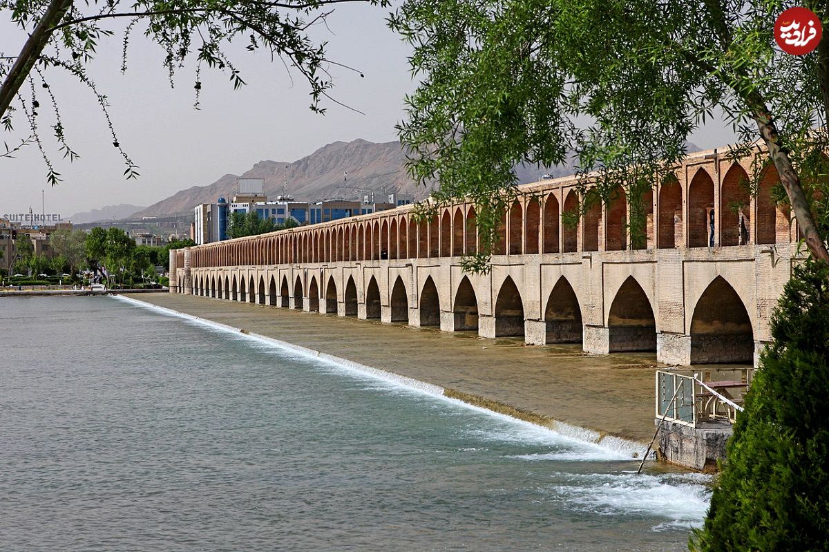 عکس؛ سفر در زمان؛ چهارباغ و پل الله‌وردی‌خان (سی‌وسه‌پل) در سال ۱۰۸۲ هجری شمسی