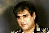 عکس| سفر در زمان؛ «نعمت الله آغاسی» در جوانی و در حال اجرا در یک دورهمی؛ دهه 50