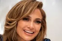 عکس| سفر در زمان؛ «جنیفر لوپز» در 31 سالگی و در حال اجرا در یک برنامه؛ سال 1379