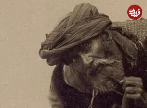 عکس| سفر زمان؛ تصویری از یک «گدای خمیده» در تهران دوران قاجار