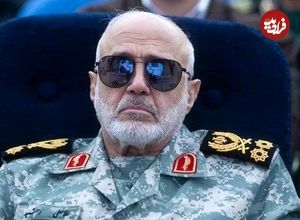 عکس؛ سفر در زمان؛ «سرلشکر رشید در حال بررسی پهپادهای ارتش»؛ سال 1402