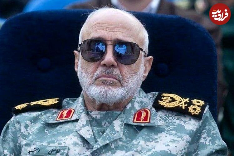 عکس؛ سفر در زمان؛ «سرلشکر رشید در حال بررسی پهپادهای ارتش»؛ سال 1402