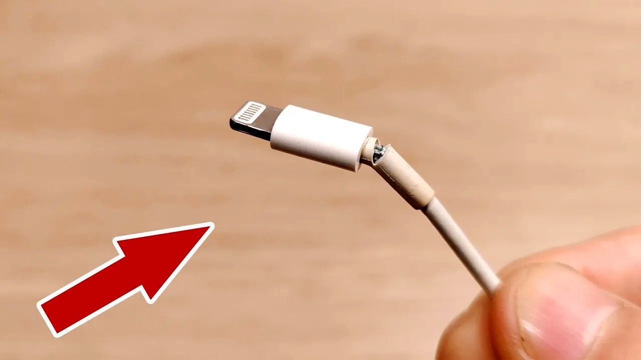 (ویدئو) اگر کابل USB شارژر گوشی آسیب دید، دورش نیندازید به این روش تعمیرش کنید