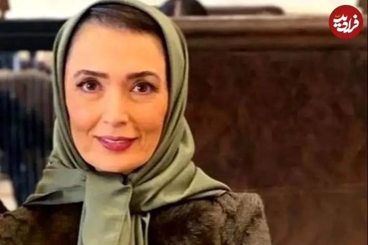 عکس| سفر زمان؛ تیپ و چهرۀ «آتنه فقیه نصیری» روی صحنه تئاتر؛ سال 93