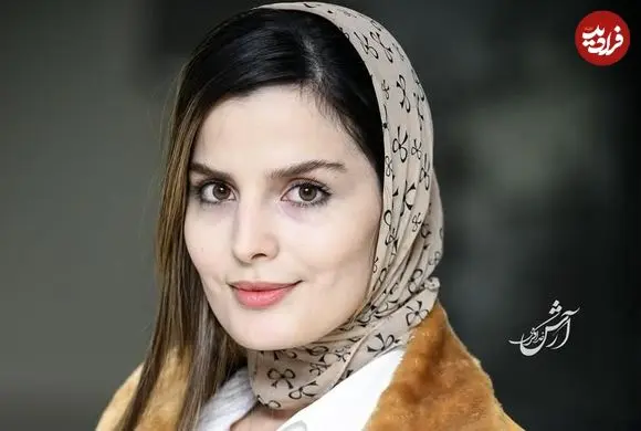 عکس| سفر زمان؛ تیپ و چهرۀ «غزاله اکرمی» (سوجان) در اکران «بچه‌ی مردم»