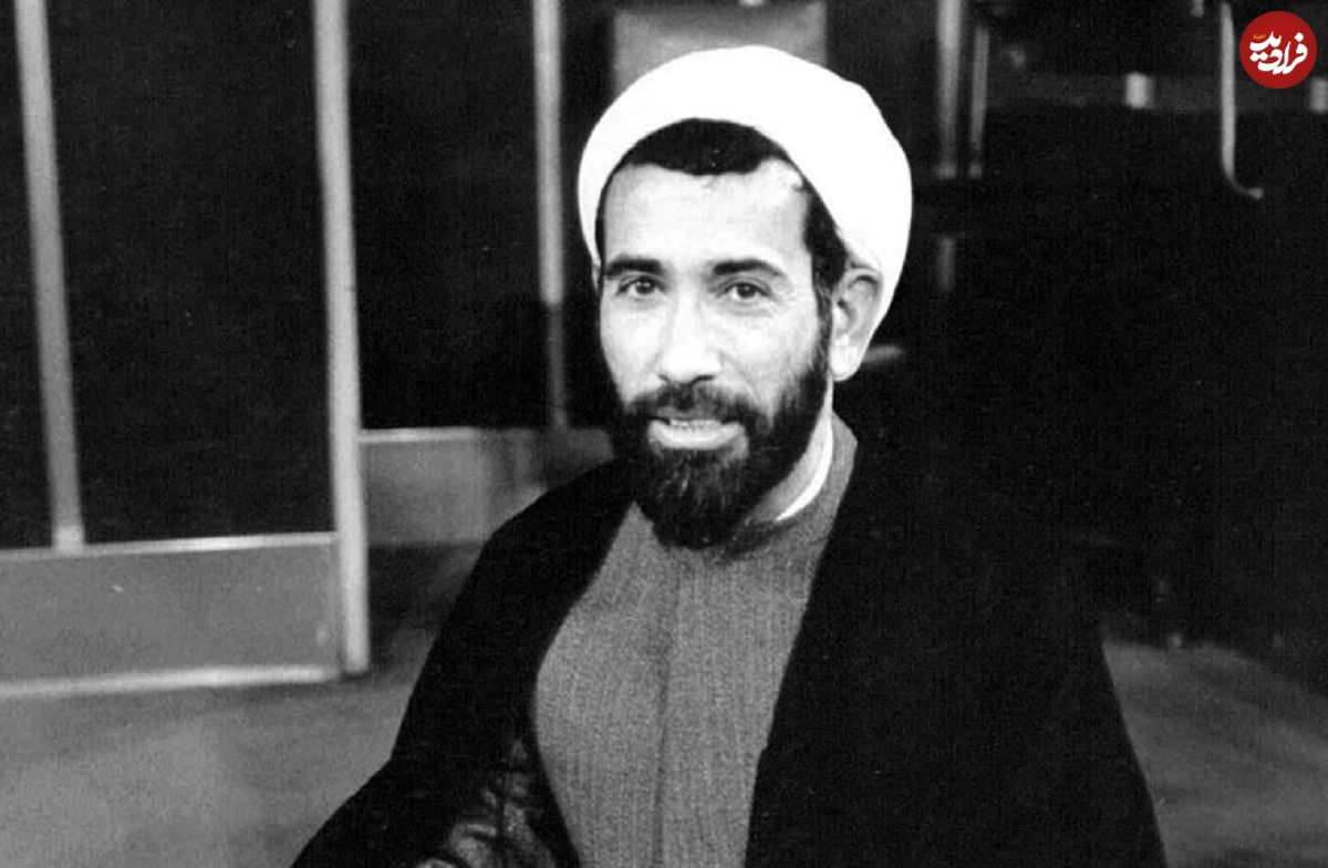 عکس| سفر در زمان؛ «محمدجواد باهنر» در مراسم ازدواج دختر «آیت الله طالقانی»؛ سال 1350