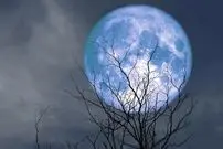 ( تصاویر) قاب‌هایی جادویی از ابرماه در نقاط مختلف جهان؛ از آسمان بالای سر پوتین تا چندصد کیلومتری بایدن در آمریکا!
