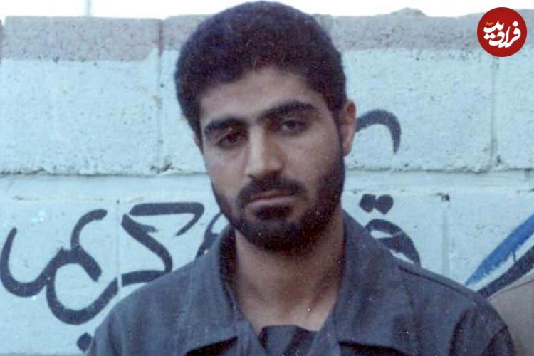 عکس؛ سفر در زمان؛ «سردار سلیمانی» با پوشش متفاوت در خط مقدم جبهه؛ دهه 60