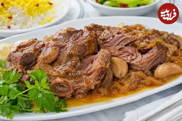 ببینید| غذای روستایی در ایران؛ پخت چلوگوشت زعفرانی روی آتش و در روستایی زیبا