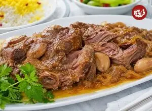 ببینید| غذای روستایی در ایران؛ پخت چلوگوشت زعفرانی روی آتش و در روستایی زیبا