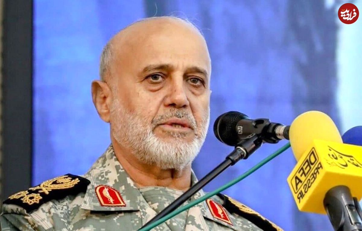 عکس؛ سفر به تاریخ؛ «سردار رشید» (فرماندۀ شهید قرارگاه خاتم) در دوران جبهه در کنار «احمد کاظمی»؛ دهۀ 60