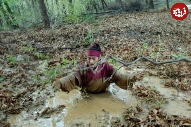 عکس؛ سفر در زمان؛ پشت‌صحنۀ غرق شدن «جومونگ» در باتلاق؛ سال 2006