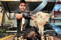 ببینید| غذای خیابانی در ایران؛ طبخ کله پاچه توسط یک آشپز ماهر