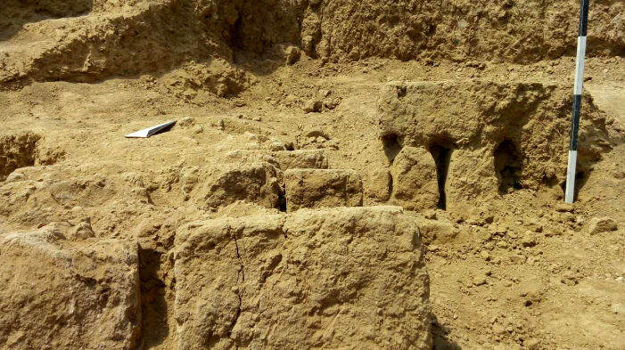( تصاویر) کشف بقایای یک بنای یادمانی مهم مربوط به دوره اشکانی در کاوش‌های محققان دانشگاه تهران