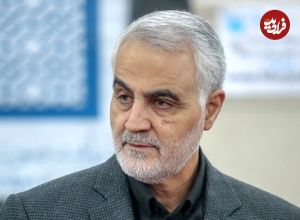 عکس؛ سفر در زمان؛ «سردار سلیمانی در خردسالی و سوار بر سه چرخه»؛ دهه 30