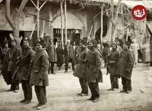 عکس| سفر زمان؛ «سربازان پابرهنه» و فرمانده انگلیسی‌شان در همدان؛ سال 1297