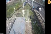 (ویدئو) مرد جوان با خوش شانسی از حادثه مرگبار گریخت