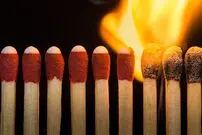 ویدیویی از مراحل جذاب تولید کبریت در یک کارگاه کوچک