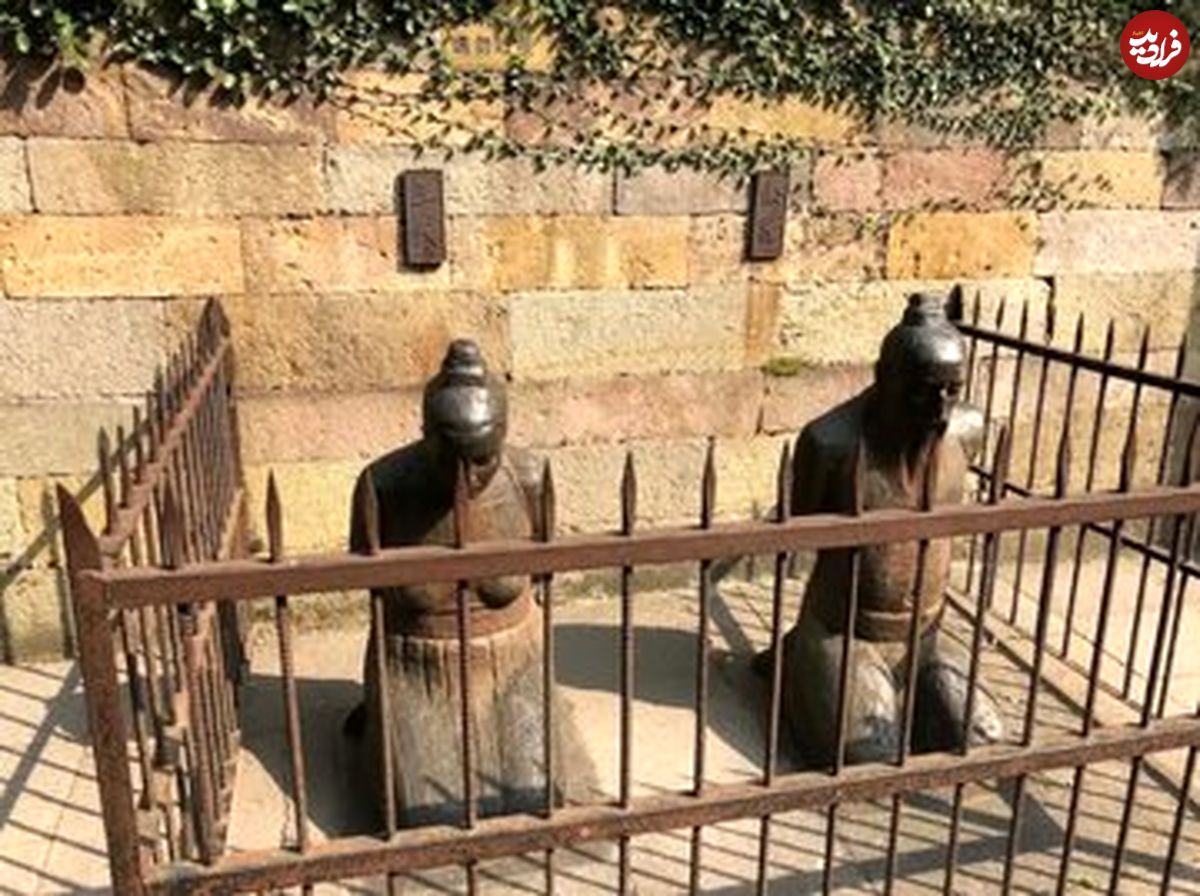 عکس| دو مجسمه منفور در چین که هر روز از هزاران نفر کتک می‌خورند