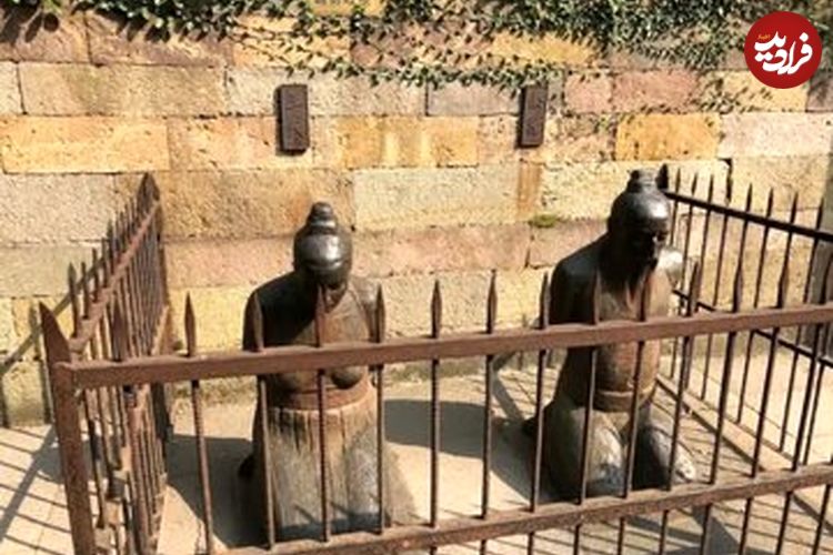 عکس| دو مجسمه منفور در چین که هر روز از هزاران نفر کتک می‌خورند