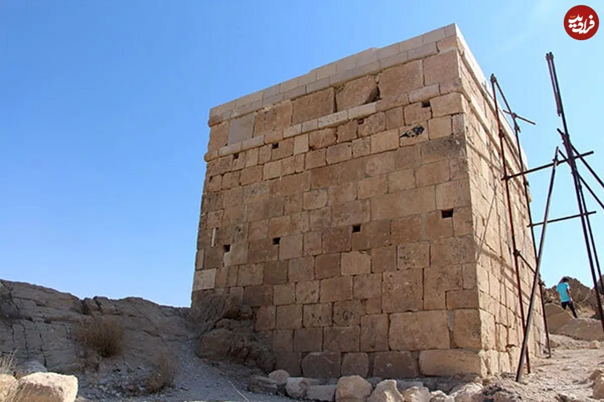 تصاویر؛ خراب‌کاری در آرامگاهِ جاماسب! 