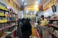 عکس| سفر به ایران قدیم؛ یک عطار سیار در خیابان های تهران؛ حوالی سال ۱۳۱۰