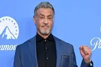 عکس| سفر در زمان؛ «سیلوستر استالونه» در حاشیه یک نمایش موزیکال؛ سال 1361