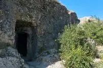 (عکس) ستون‌های پل تاریخی به جا مانده از صفوی را آتش زباله‌ها سوزاند