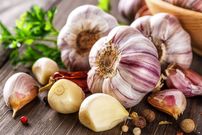 فواید شگفت‌انگیز مصرف ۳ حبه سیر برای سلامتی