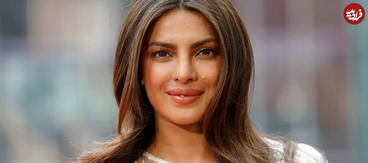 عکس| سفر در زمان؛ «پریانکا چوپرا، نماد زیبایی در بالیوود»  در مراسم گانش پاندال در بمبئی؛ سال 1388