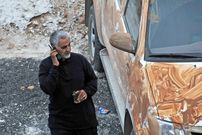 عکس؛ سفر به تاریخ؛ «حاج قاسم سلیمانی» در حال عبور از کنار قلعۀ باستانی حلب؛ دهۀ 1390