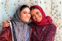 عکس| سفر زمان؛ «فخرالزمان و مهرالنسا» سر میز غذا در پشت‌صحنه «بانوی عمارت»