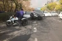 (عکس) تصادف عجیب مقابل پارک قیطریه؛ سوار شدن آریزو ۵ توربو روی پژو!