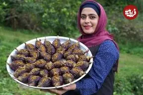 ببینید| غذای روستایی در ایران؛ تهیه ترشی بادمجان شکم پر در طبیعت سرسبز روستا