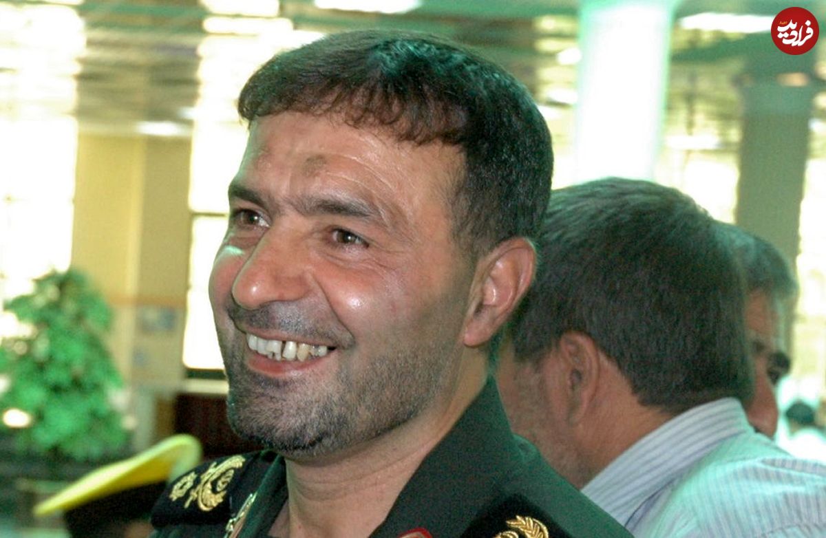 عکس؛ سفر به تاریخ؛ «حسن طهرانی مقدم، پدر موشکی ایران» در حال استتار خودرو در جبهه؛ دهۀ 60