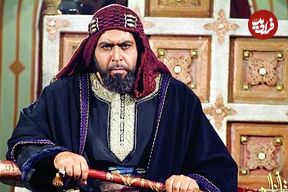 عکس| سفر به تاریخ؛ بستن سربند «ابن زیاد» در پشت‌صحنه سریال «مختارنامه»