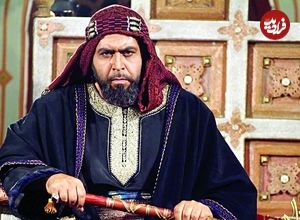 عکس| سفر به تاریخ؛ بستن سربند «ابن زیاد» در پشت‌صحنه سریال «مختارنامه»