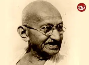 عکس| سفر در زمان؛ «ماهاتما گاندی» در کنار خبرنگاران و در مارسی؛ سال 1308